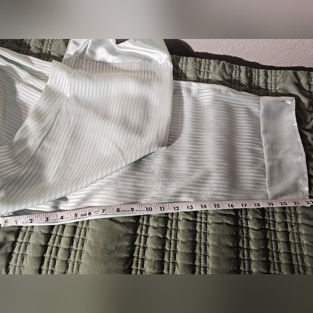 Morgan Taylor Intimates Satin Seafoam Green Pajama Set In Size Large. - Picture 7 of 7